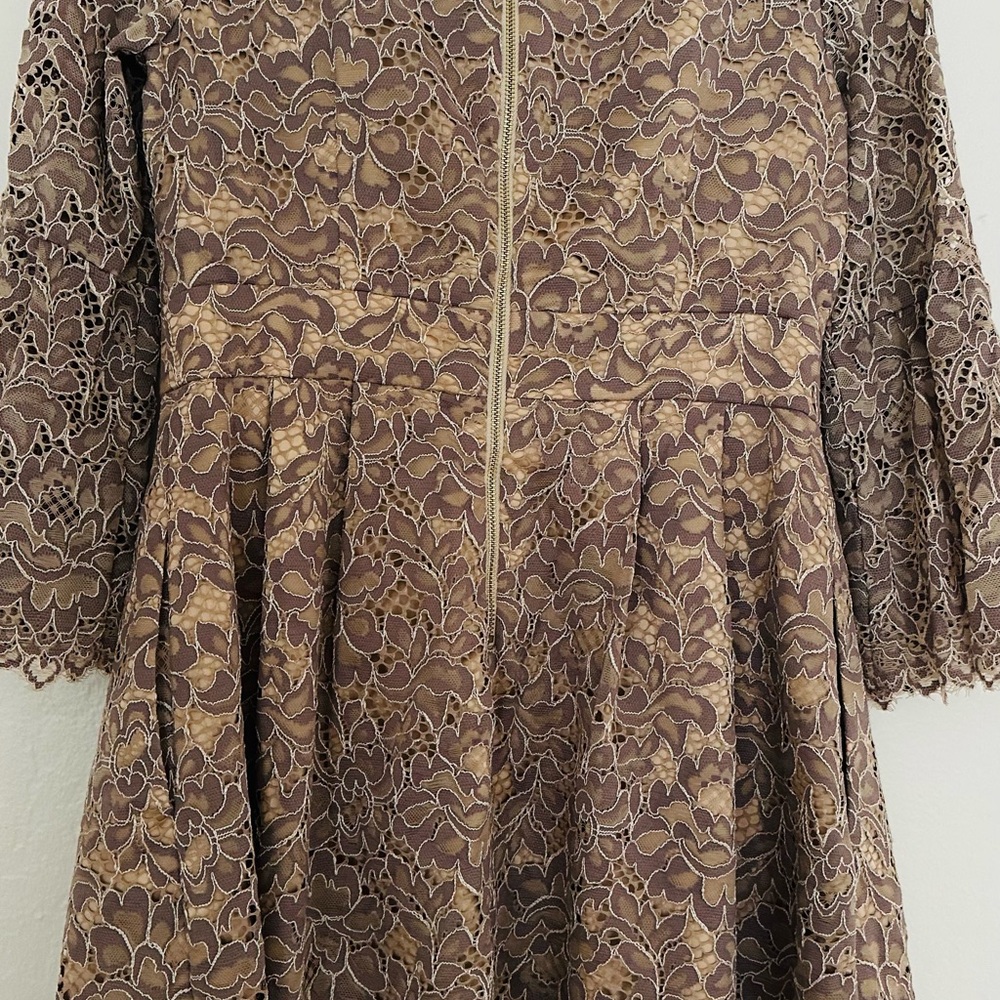 Elegant Lace Dress with Floral Pattern - Picture 5 of 10